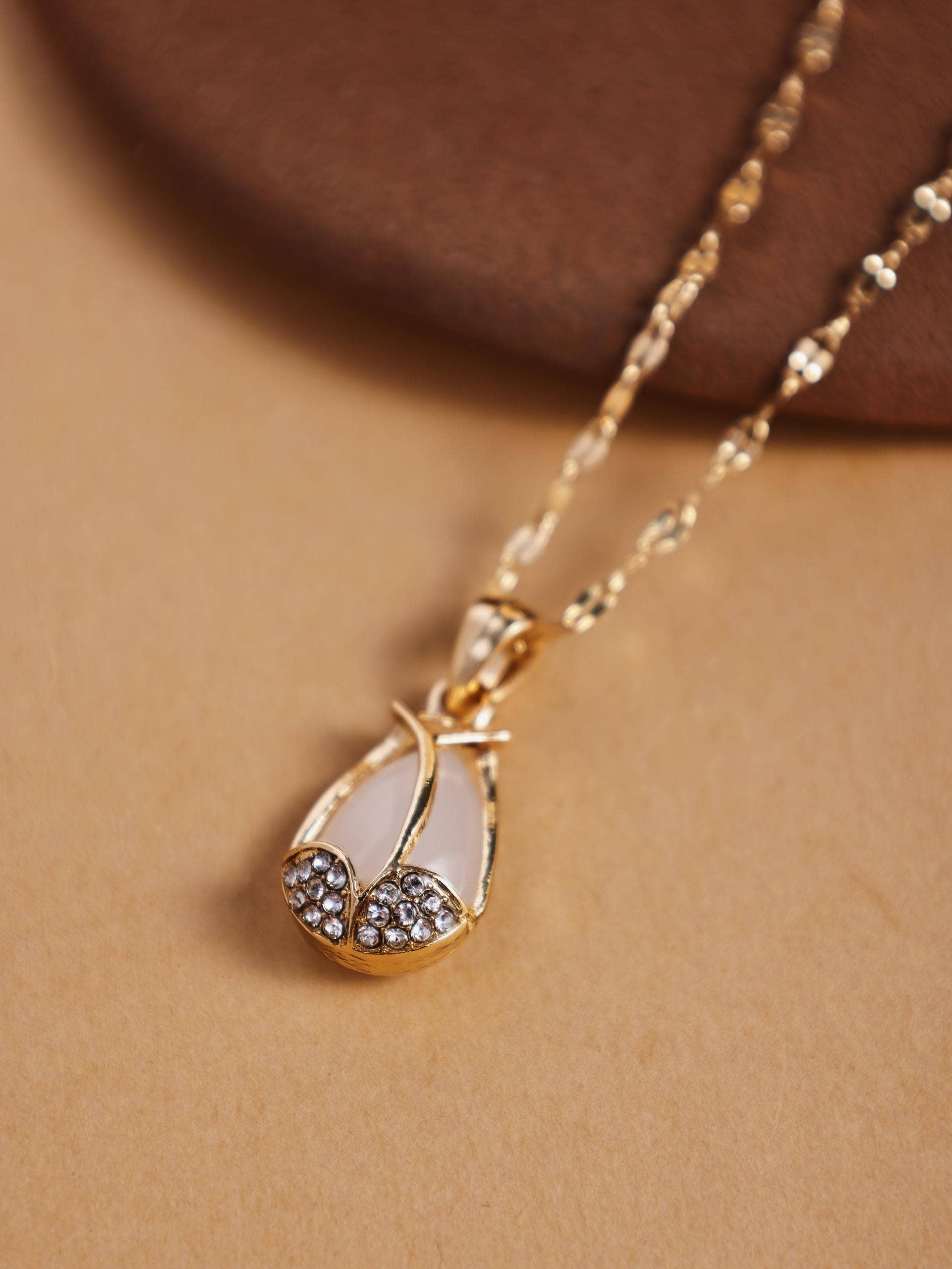 Revelari – wholesale Pendant/charm necklace – White Gem Teardrop Pendant Necklace1
