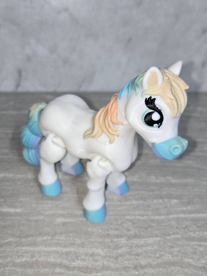 Pony stampato in 3D | Figurina articolata | Animale flessibile per la vendita all'ingrosso da parte di Cosmic 3D Creations