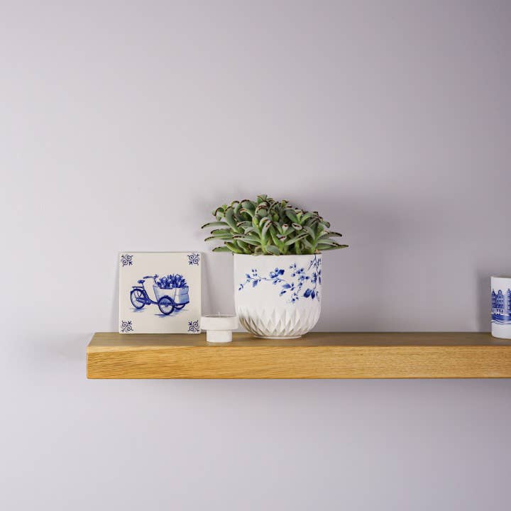 Heinen Delfts Blauw - Venta al por mayor Figura decorativa - Azulejo con bicicleta de carga y tulipanes en azul Delft1