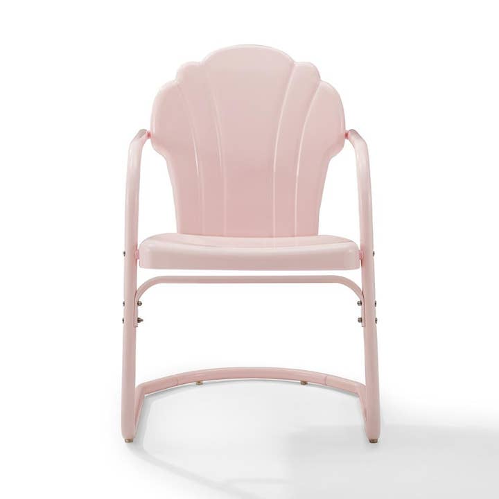 Greenwestons ensemble de 2 fauteuils en métal d’extérieur rose pastel pour la vente par Greenwestons