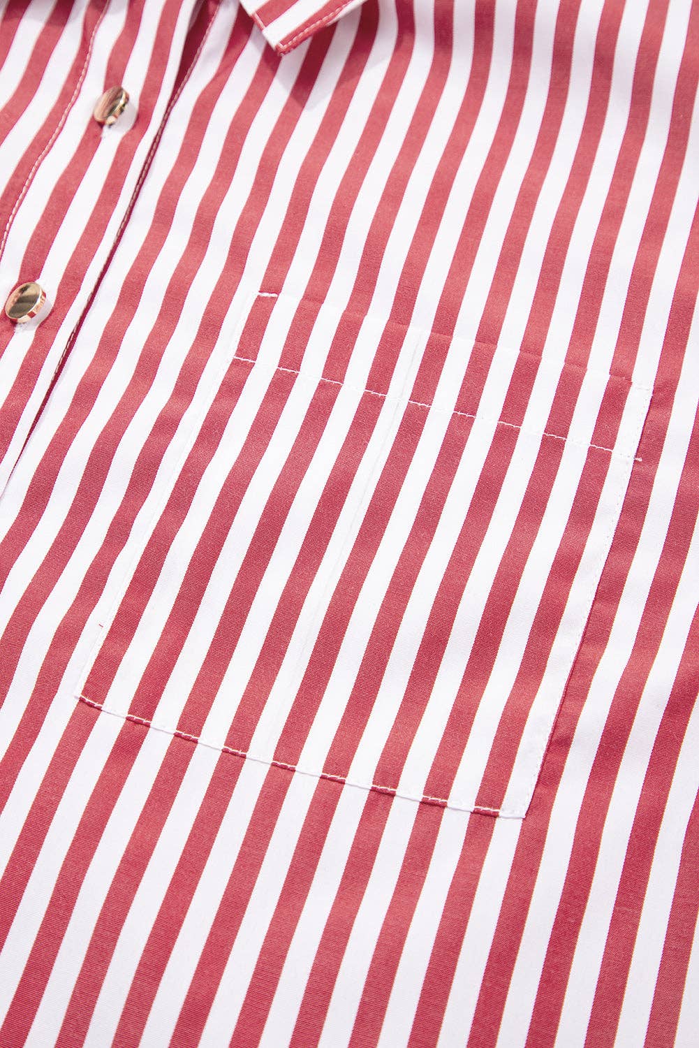 Stripe Rossa Camicia Larga con Tasche Applicate e Spacco Laterale a Righe Rosse in vendita all'ingrosso su Faire8