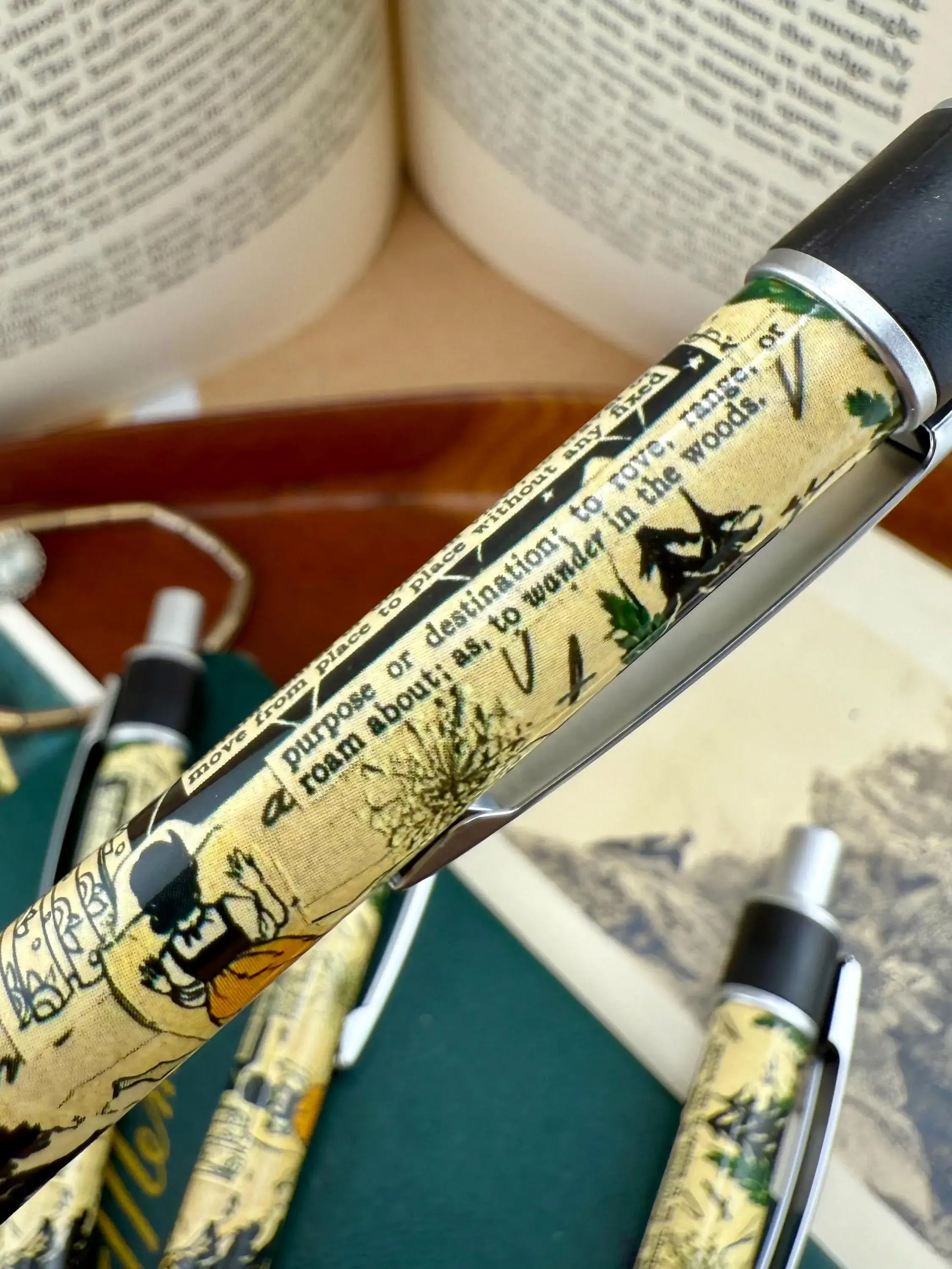 Corkscrew Curiosities - Vente Stylos - Art mural collage imprimé Wanderlust Pen6