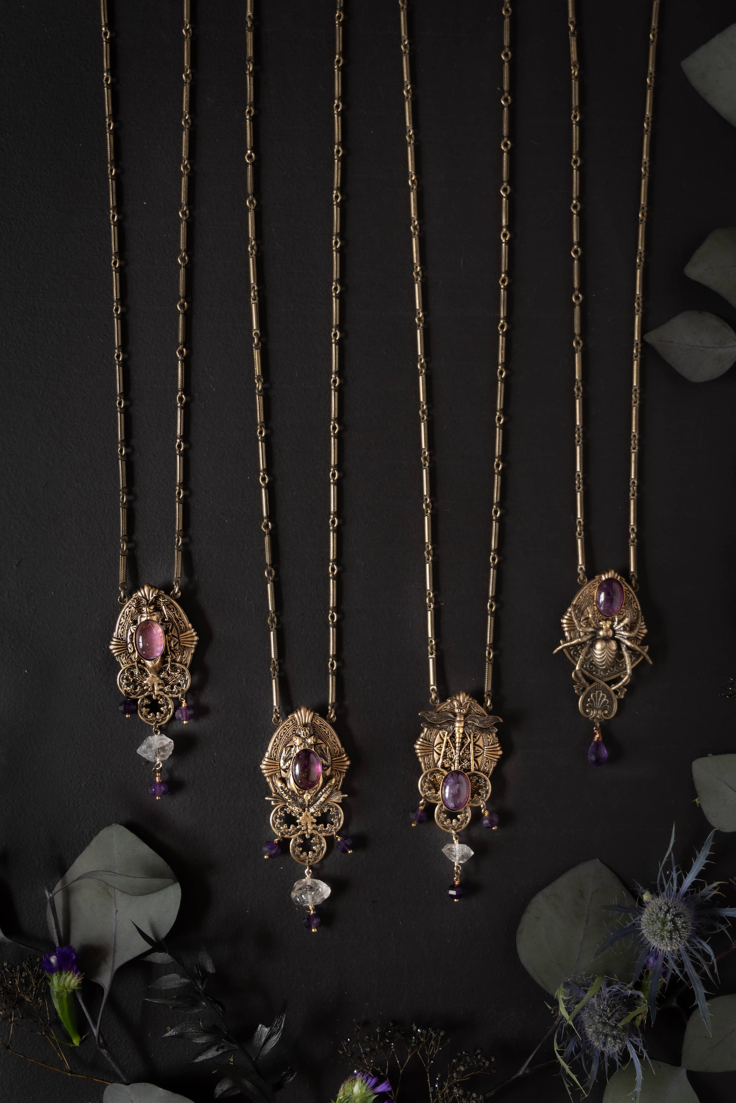 Trollbinde - Vente Colliers à pendentif - Amulette Animalis gothique avec symboles animistes7