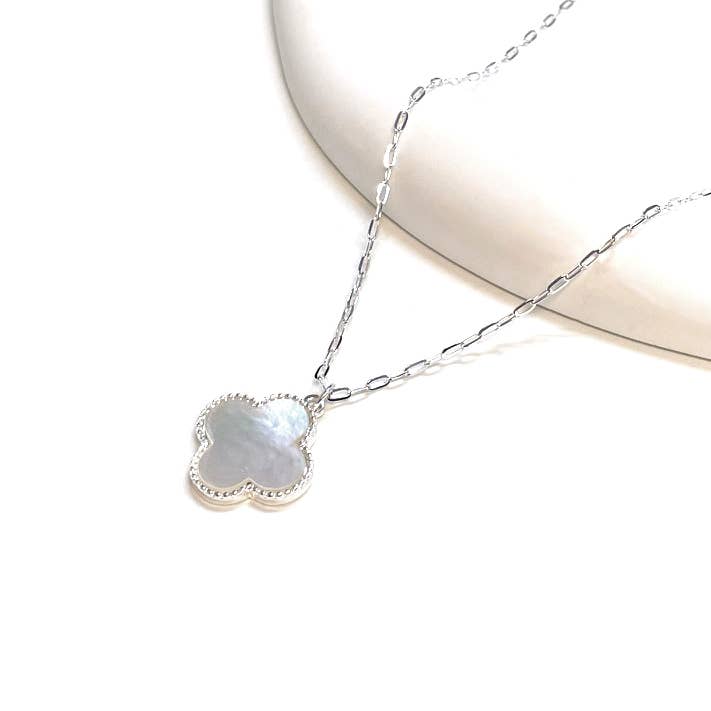 StarryNYC - Vendita all'ingrosso Collana con ciondolo/pendaglio - Collana con ciondolo a forma di trifoglio per donna placcata in oro 18 carati a quattro foglie 2