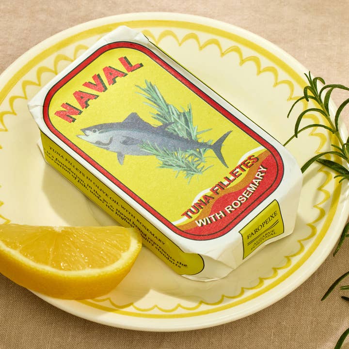 Filets de thon à la marine avec romarin pour la vente par Lata