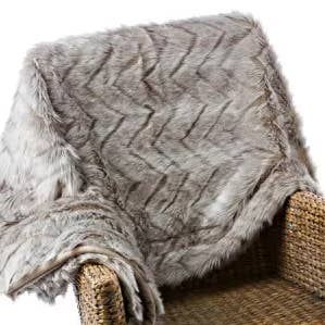 Throw faux fur Arctic Fox 130 x 180 cm and other Purchase Wholesale comida para animales. Free Returns & Net 60 Terms on Faire trending on Faire.
