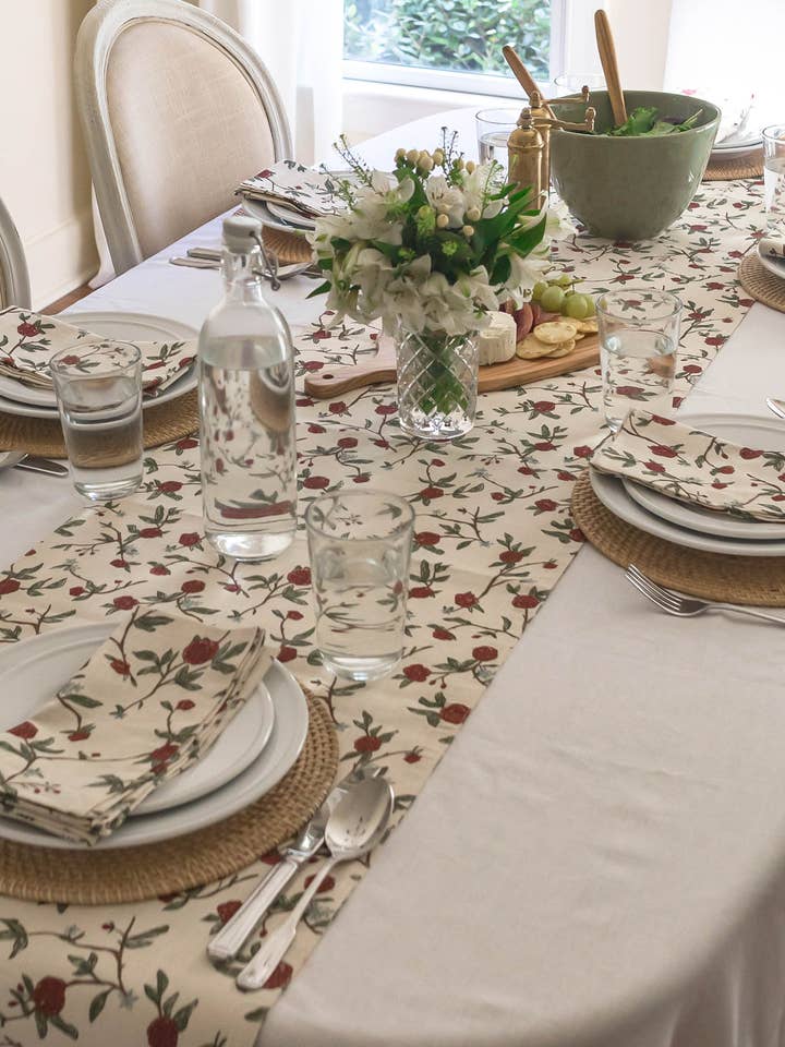 Rød blomsterbordløber til jul for engroshandel hos Willamere