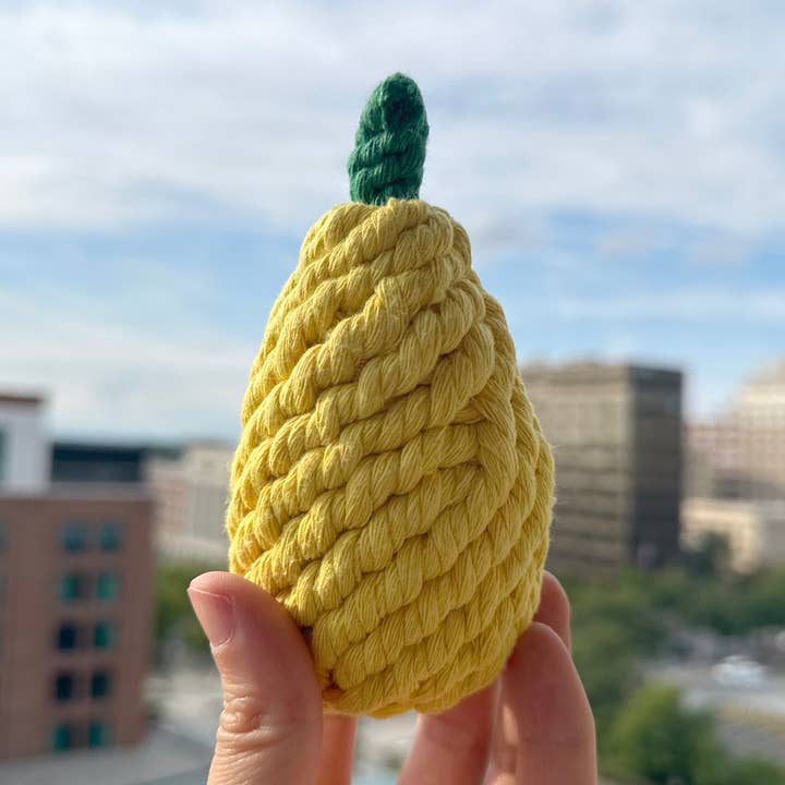 Handgemaakt duurzaam Pear Rope kauwspeeltje voor puppy's voor wholesale door Monli Handcrafted Pet Toys