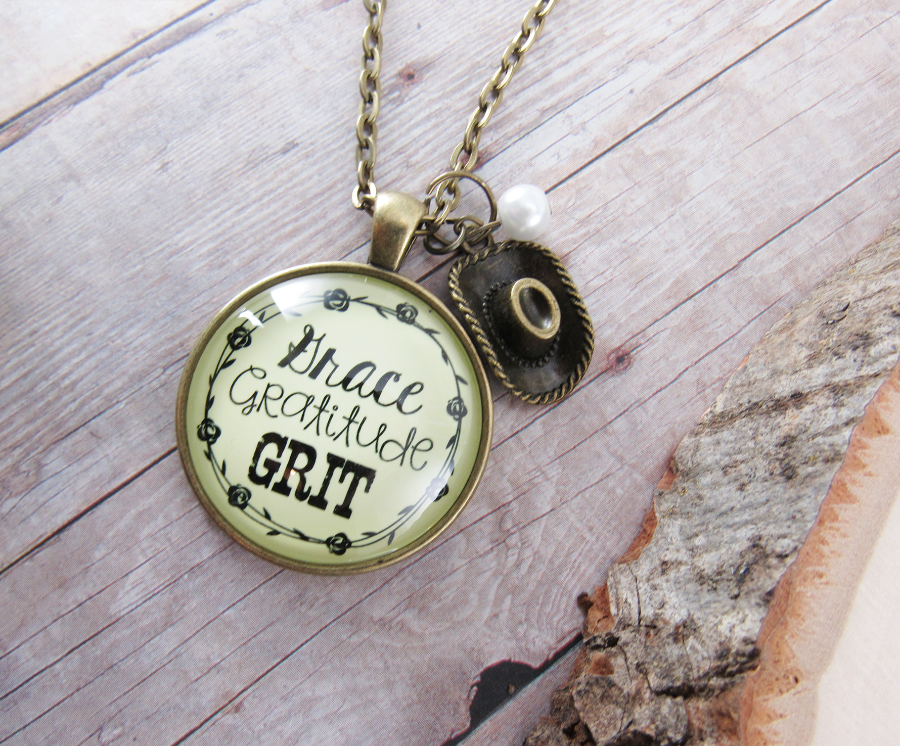 Gutsy Goodness - Vente Colliers à pendentif - Collier Grace Gratitude Grit Country, bijoux en forme de vache occidentale ^6