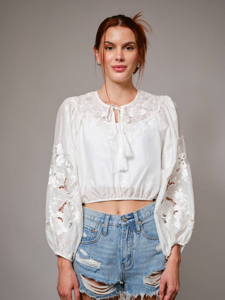99469T - Langærmet Broderet Cropped Bluse for engroshandel hos Blue B