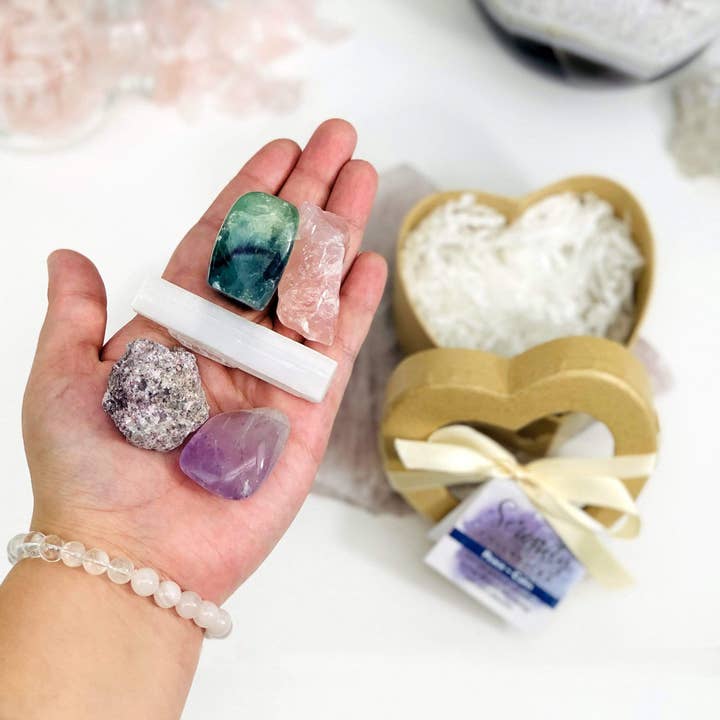 Rock Paradise – wholesale Spiritual stone/crystal – Crystal Healing Serenity Set of Stones in Heart Shaped Box2