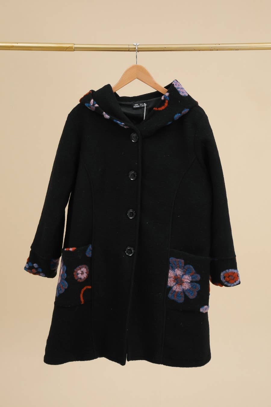 la maison des fibres naturelles – wholesale Rock - Dam – Broderad kappa 99025 80% ull 20% polyester1