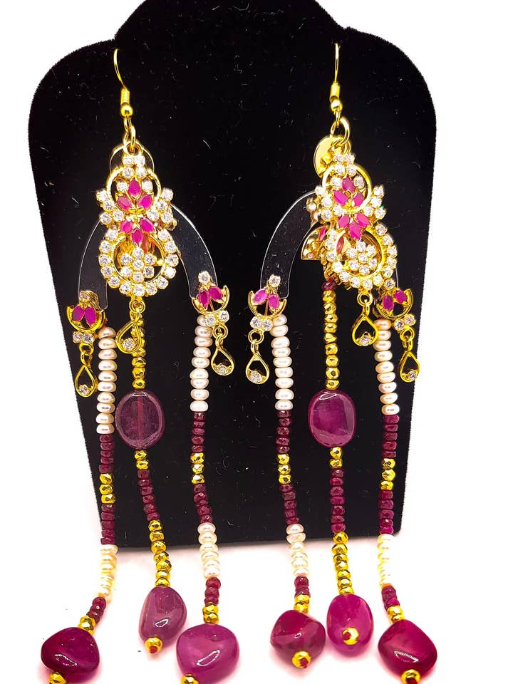 Orecchini chandelier con rubini e perle per la vendita all'ingrosso da parte di L. Styles, LLC