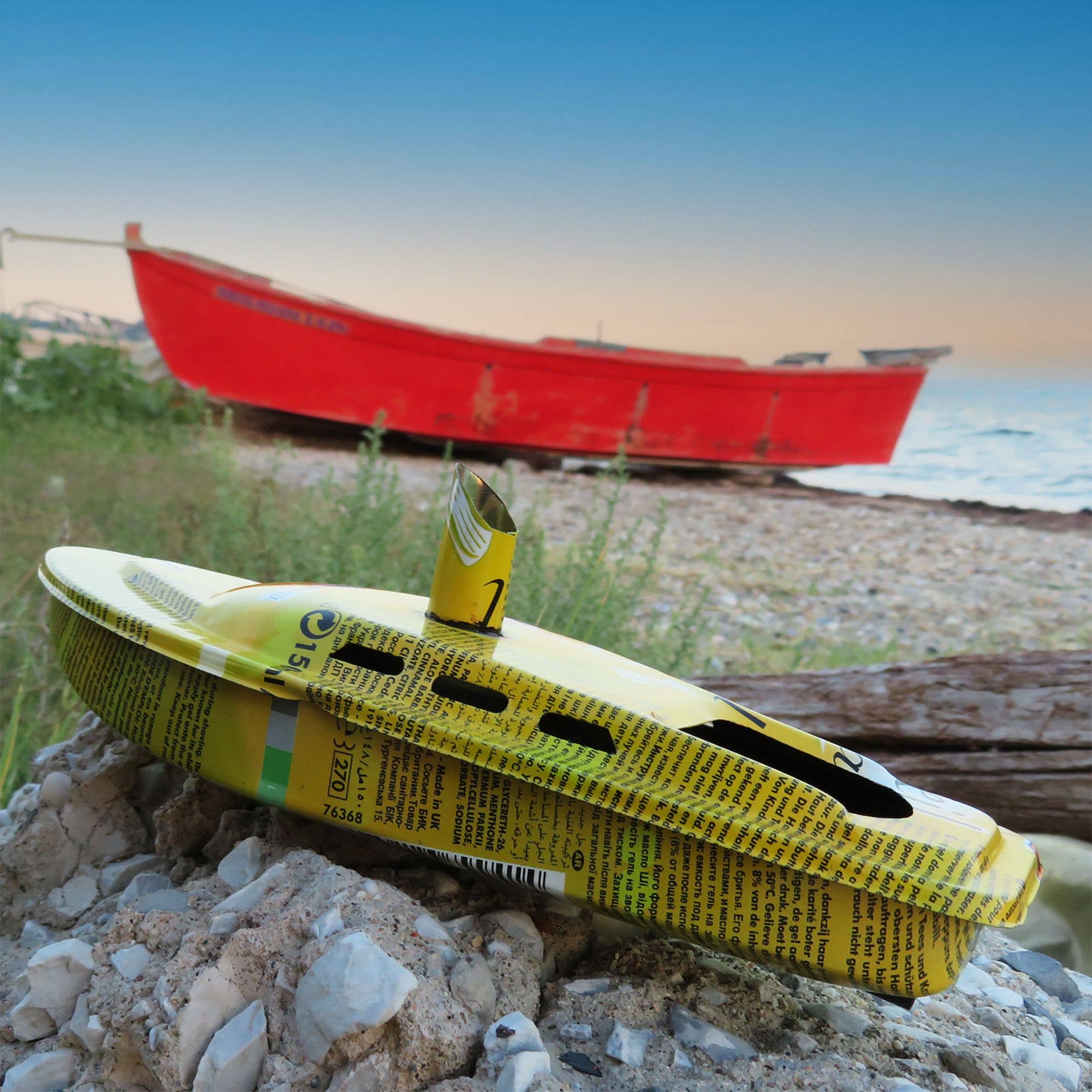 Tribal Trade GmbH - Wholesale Classic Toy - Kids - Tin Toy Boat Recycle Candle Boat Pop Pop Knatterboat3