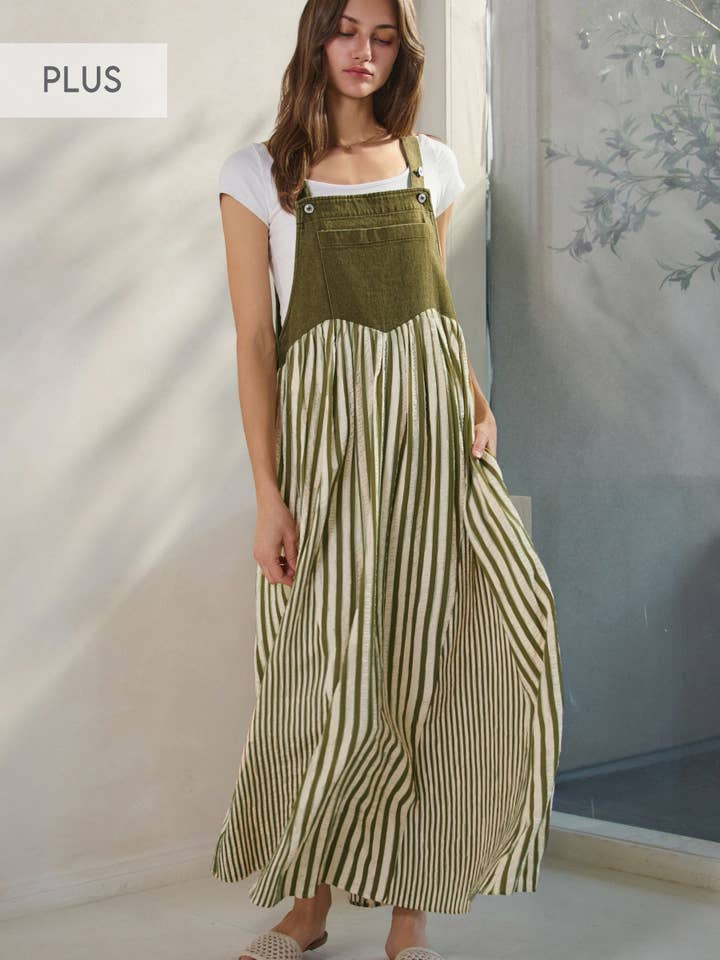 Plus farbiges Denim-Latzkleid für den Großhandel von Oddi