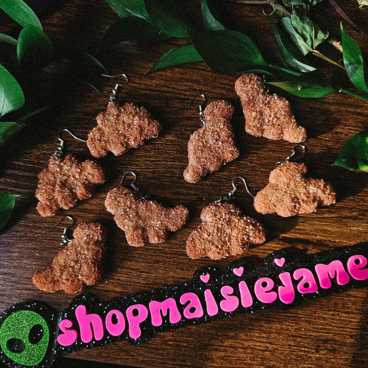Boucles d'oreilles Dino Nuggie pour la vente par Maisie James Co