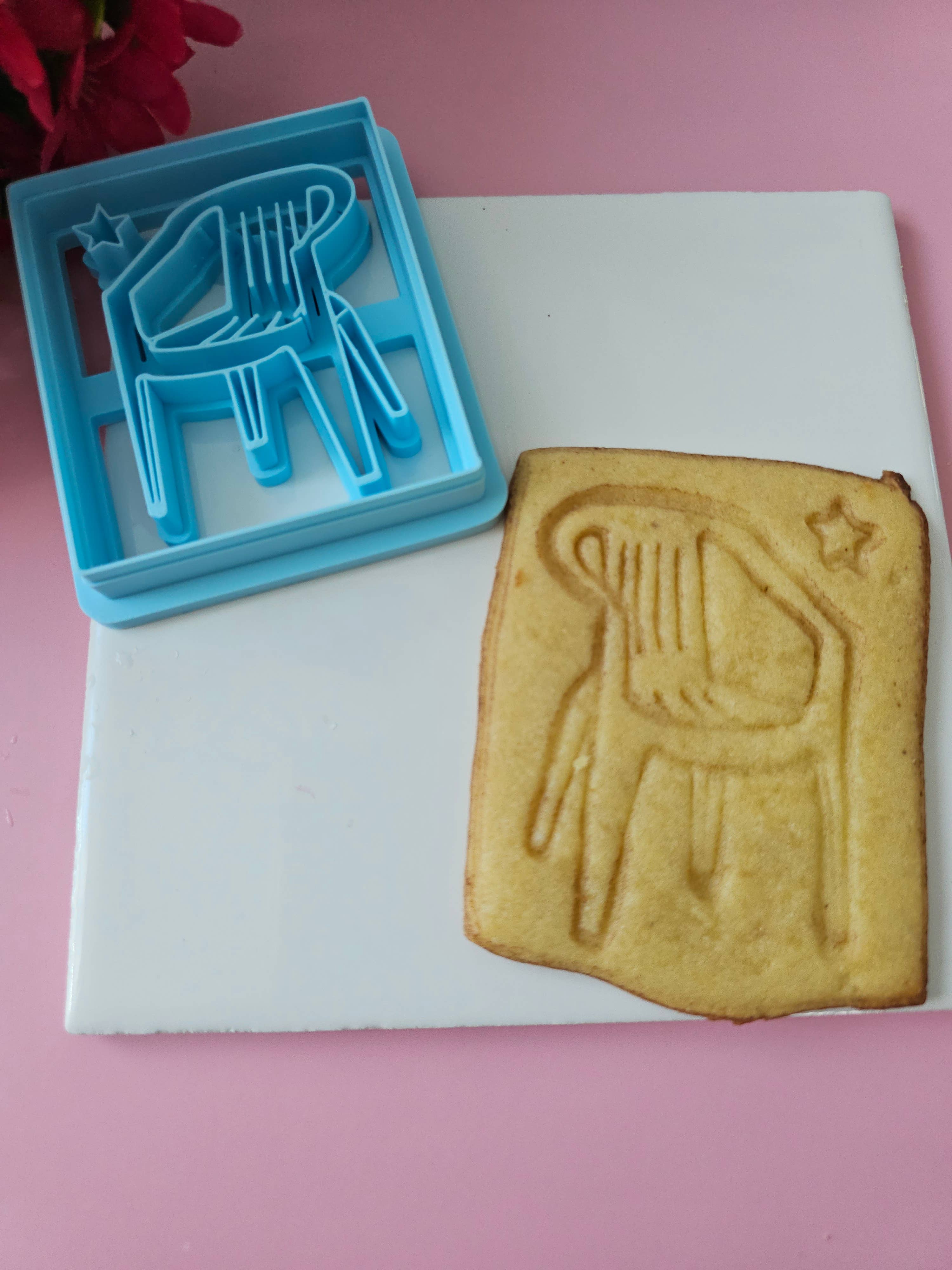 Carambola Desings - Venta al por mayor Cortapastas - Silla Bad Bunny - Serie Puerto Rico8