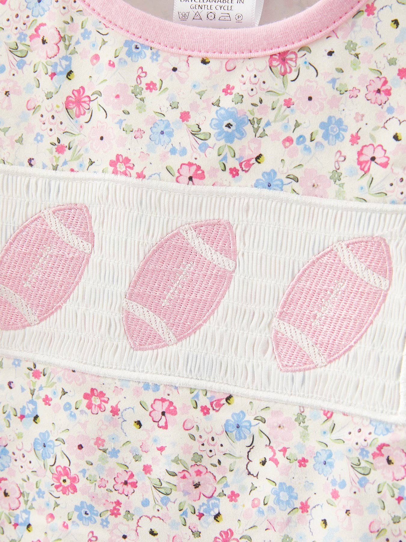 Rylee Faith Designs – Engroshandel Top- og buksesæt – til børn – Fodbold smocking broderet tøjsæt til piger2