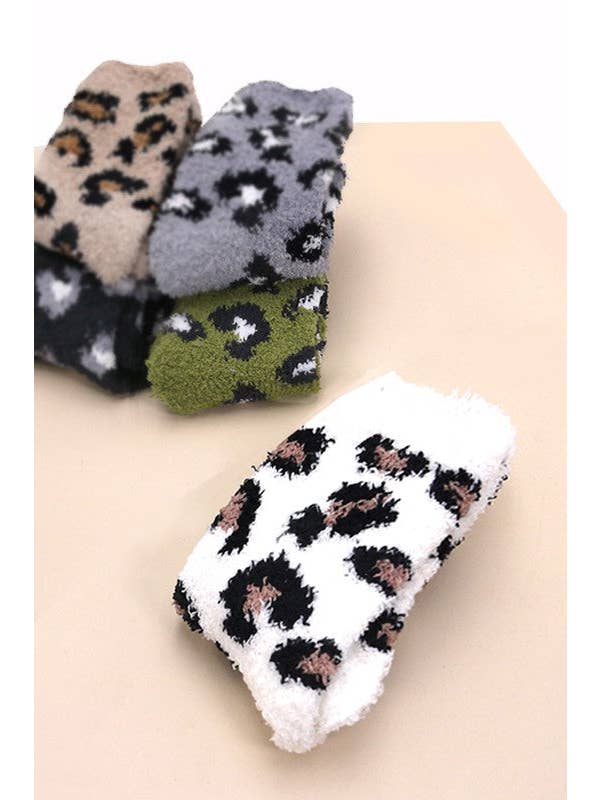 JOSSLYN by wall to wall - Wholesale Socks - Women's - WARM CORAL FLEECE PLUSH ANIMAL FUZZY SOCKS | 40S02045