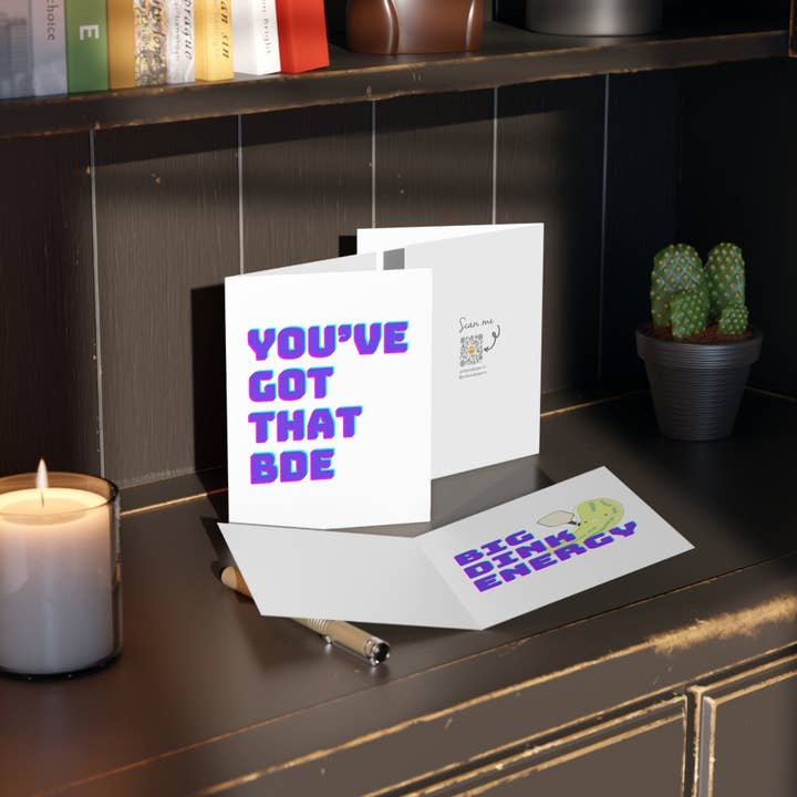 Pickle & Paper – Engroshandel Fødselsdagskort – Du har det BDE (Big Dink Energy) Pickleball lykønskningskort7