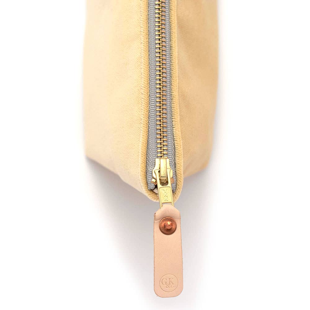 General Knot & Co. – Großhandel Clutch – Damen – Reisetasche aus Samt — Narzisse2