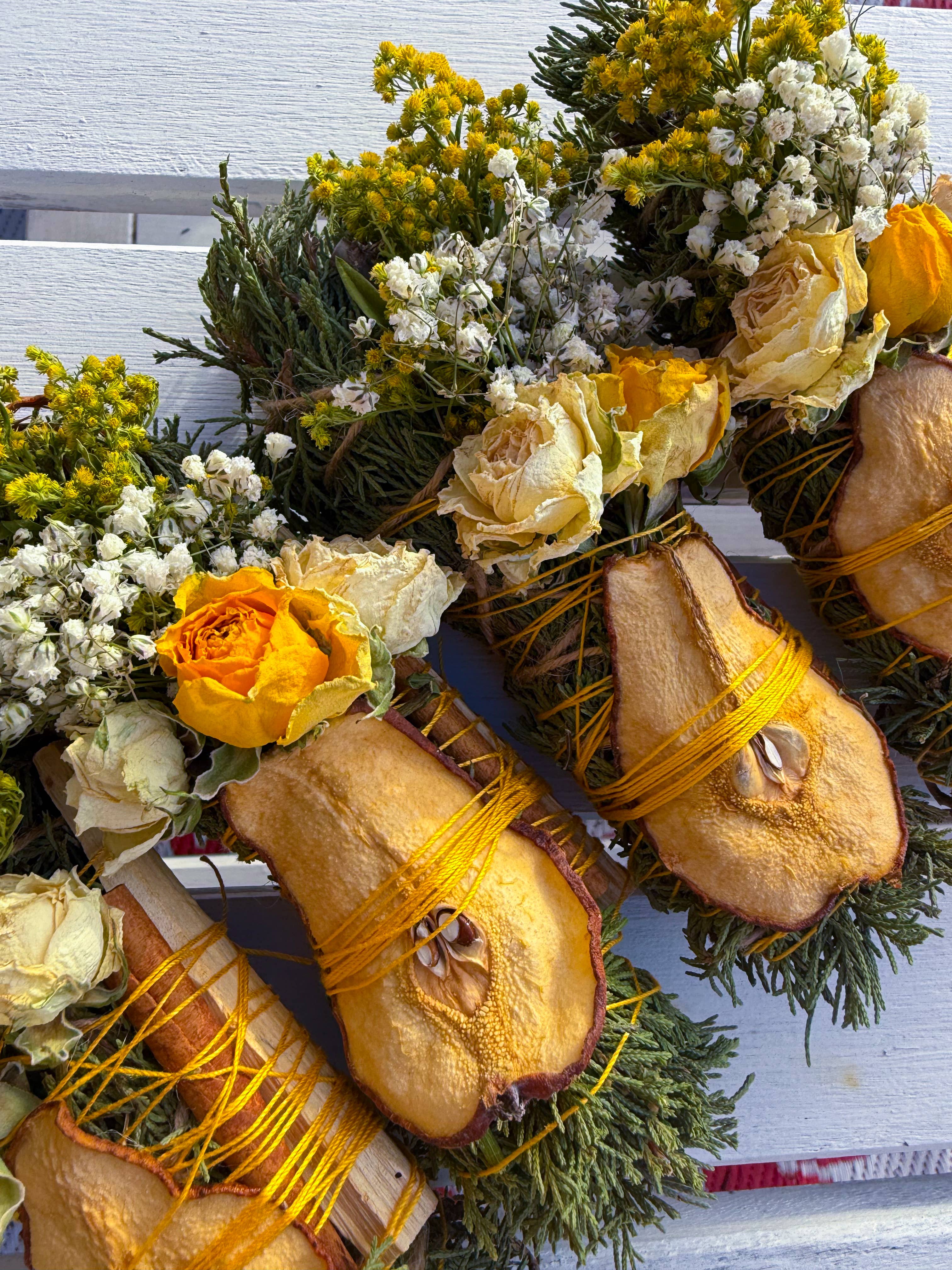 CharlieHaze - Wholesale Smudge Stick - Pear, Palo Santo, Juniper, and Cinnamon Smudge Stick3