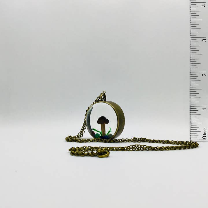 Ciondolo Collana Curiosità Fungo Reale 1,25" #605 per la vendita all'ingrosso da parte di Fungus Farm LLC