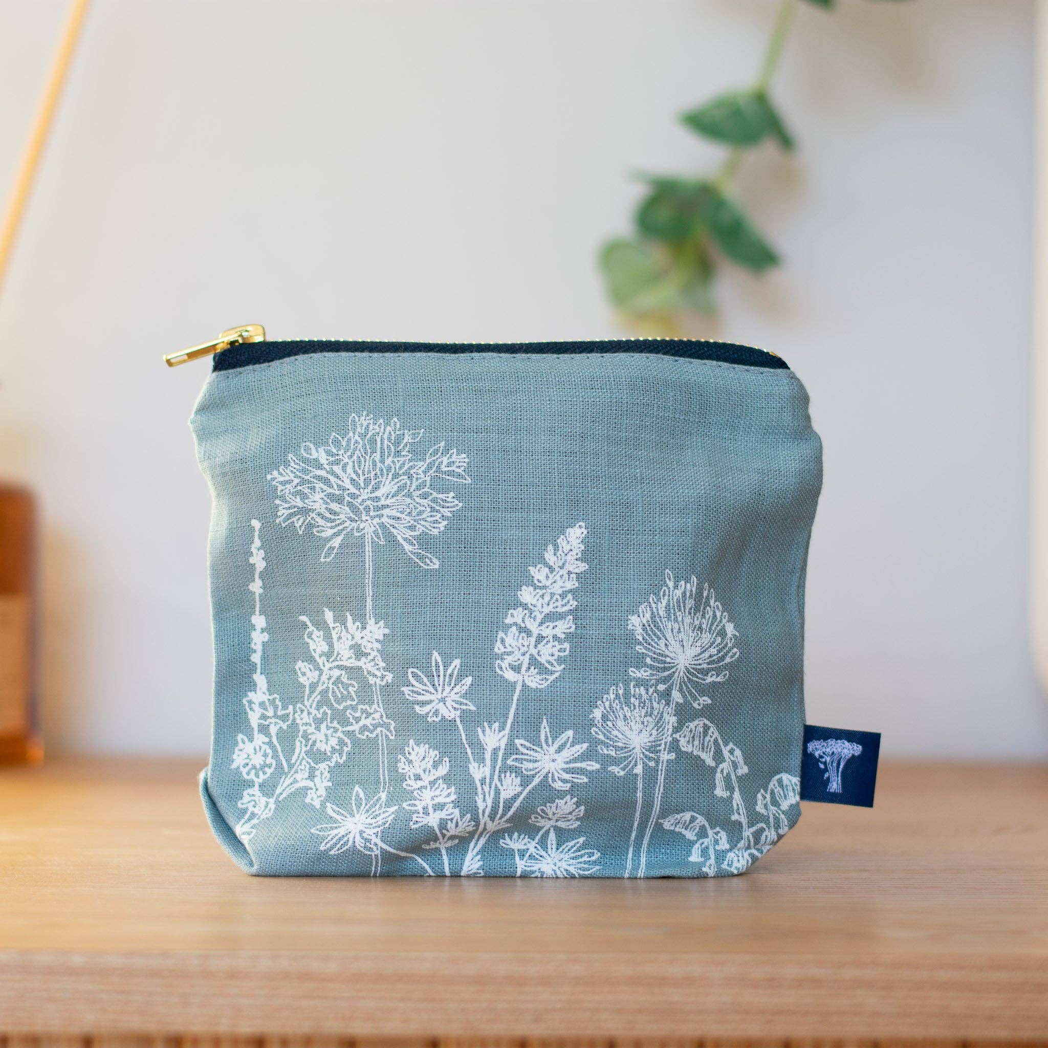 Helen Round - hand printed linen (US Duties Paid) – wholesale Make-up/cosmetic bag – Linen Makeup Bag, Waterproof Lined, Floral Cosmetic Bag0