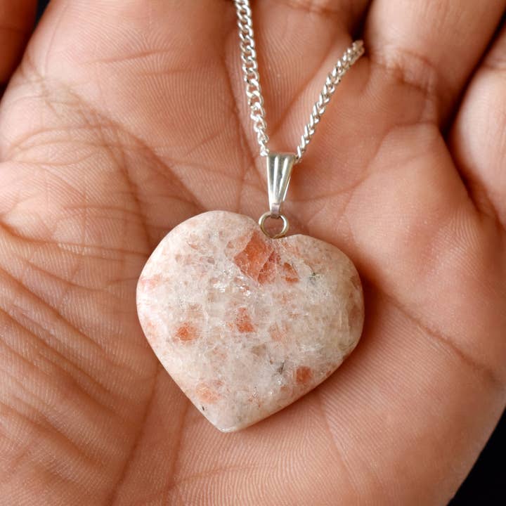 Soothing Crystals - Vente Colliers à pendentif - Pendentifs Cœur de Cristal | Pierre de Soleil | Bijoux en Pierres de Guérison5