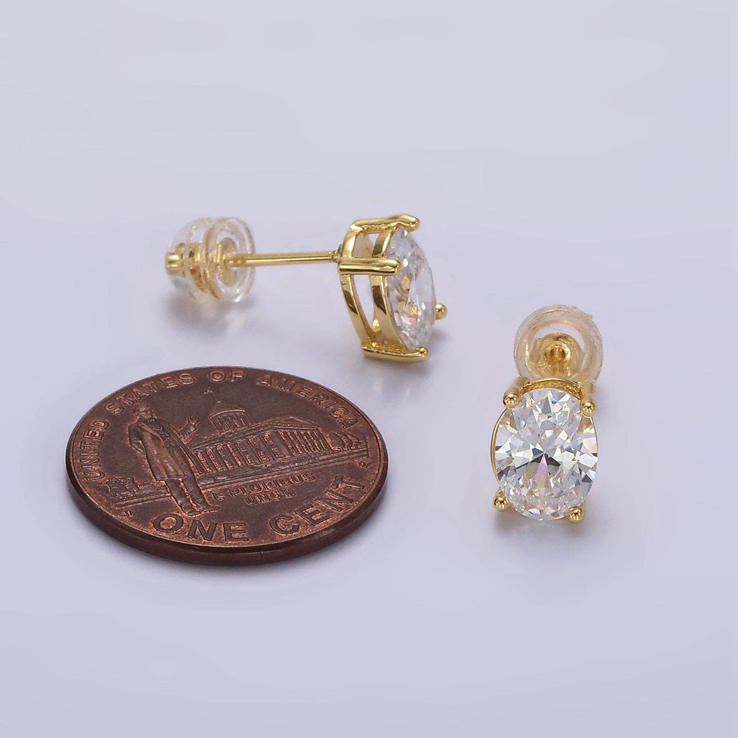 Aim Eternal - Vente Clous d'oreille - Boucles d'oreilles à tige ovale en zircone cubique transparente de 8 mm remplies d'or 14 carats | AE8992