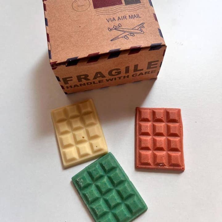 Manufaktur Sweet Crunchy Bit® Handmade DogFood 🐾 - Wholesale Pet Treats - Dog - Mini Schocko board