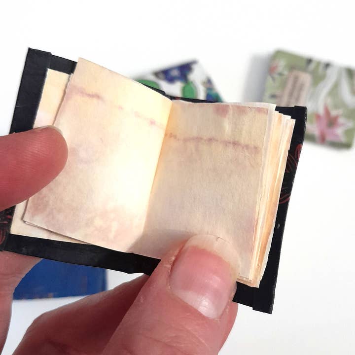 SUPERAWWWSOME - Wholesale Party Favor - Mini Books, Dollhouse Miniature Tiny Journal Party Favor9