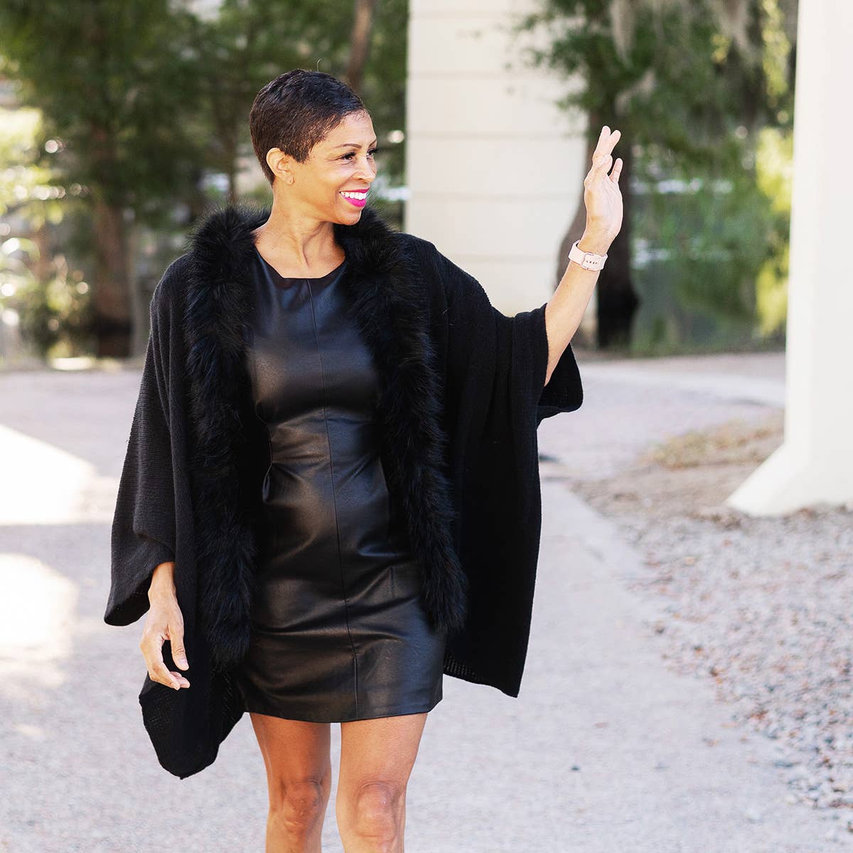 Viv&Lou - Wholesale Wrap - Women's - Black Faux Fur Pippa Shawl5