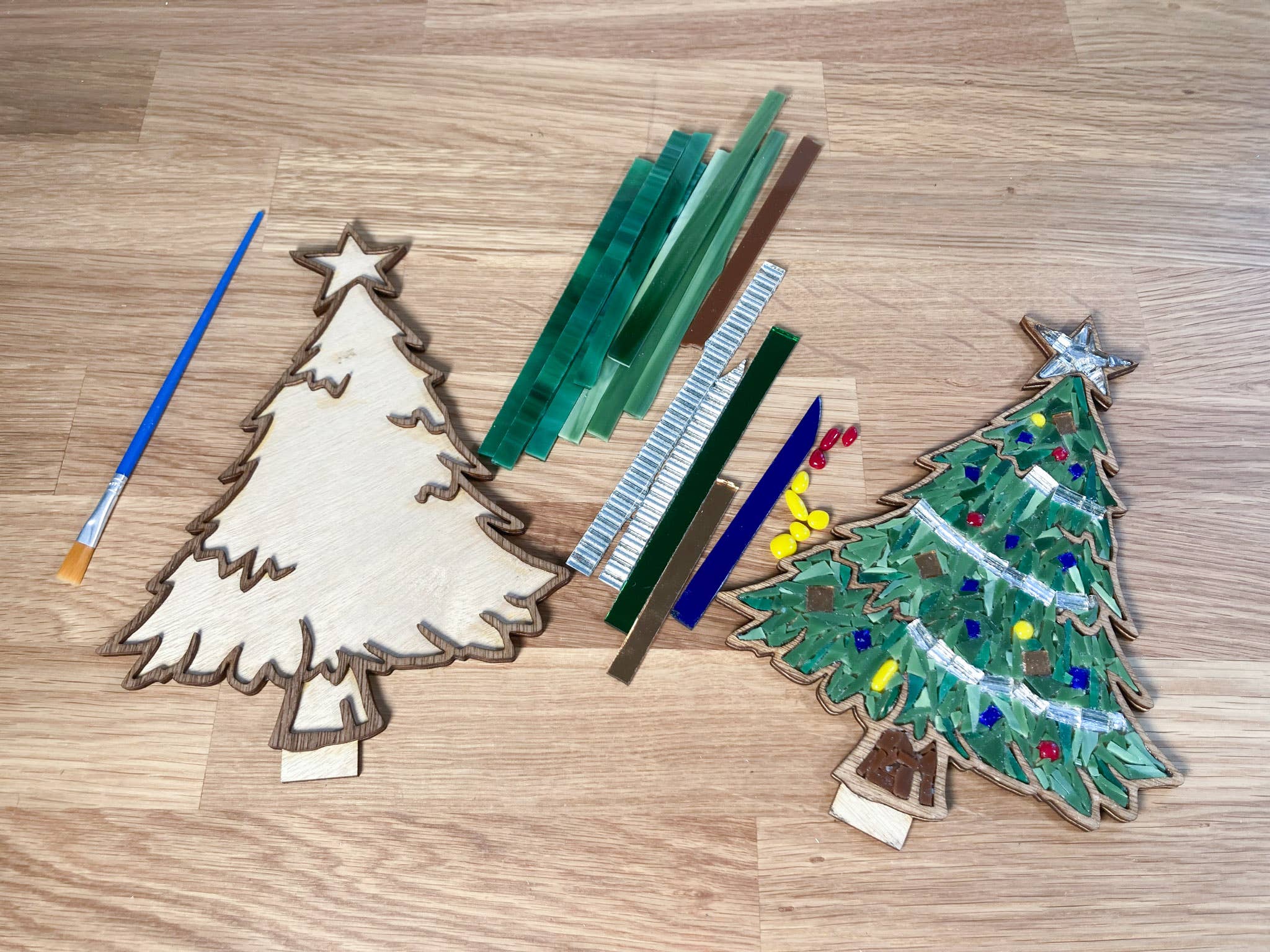 Stained Glass Sundays - Vente Kit de bricolage - Kit de peinture sur verre DIY pour une veille de Noël douillette4