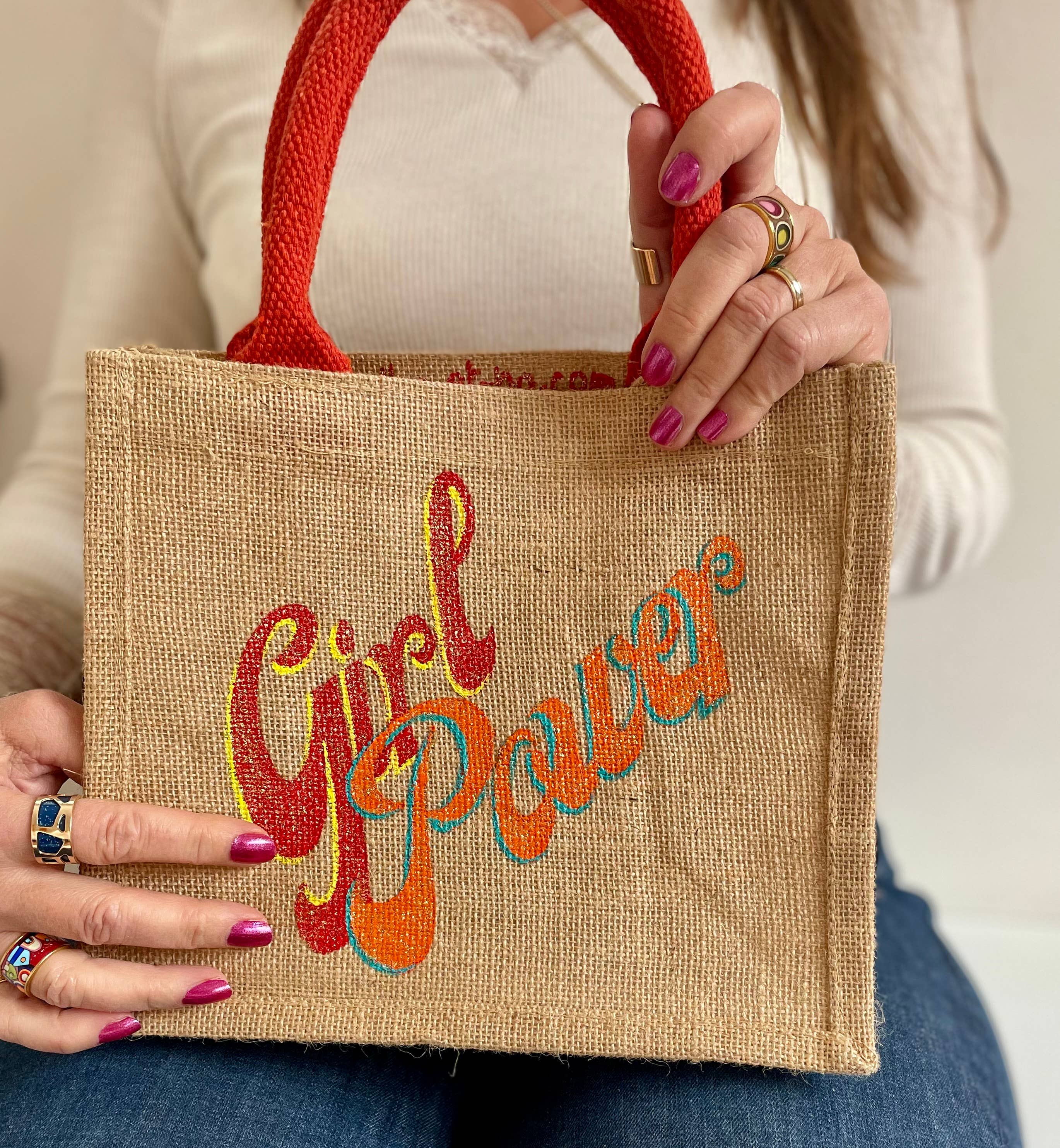 Elles et No. - Wholesale Top Handle Bag - Women's - Lot of 10 jute bags with the message "GIRL POWER" hand-painted3