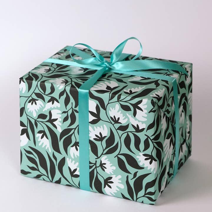Haferkorn & Sauerbrey – wholesale Omslagspapper – Vitt blommigt presentpapper