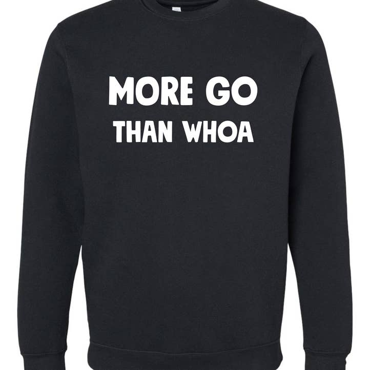 Equine & Design, LLC – Engroshandel Grafisk Sweatshirt - Dame – MORE GO THAN WHOA WEEKENDSWEATSHIRT MED RUND HALS I FLEECE TIL KVINDER1