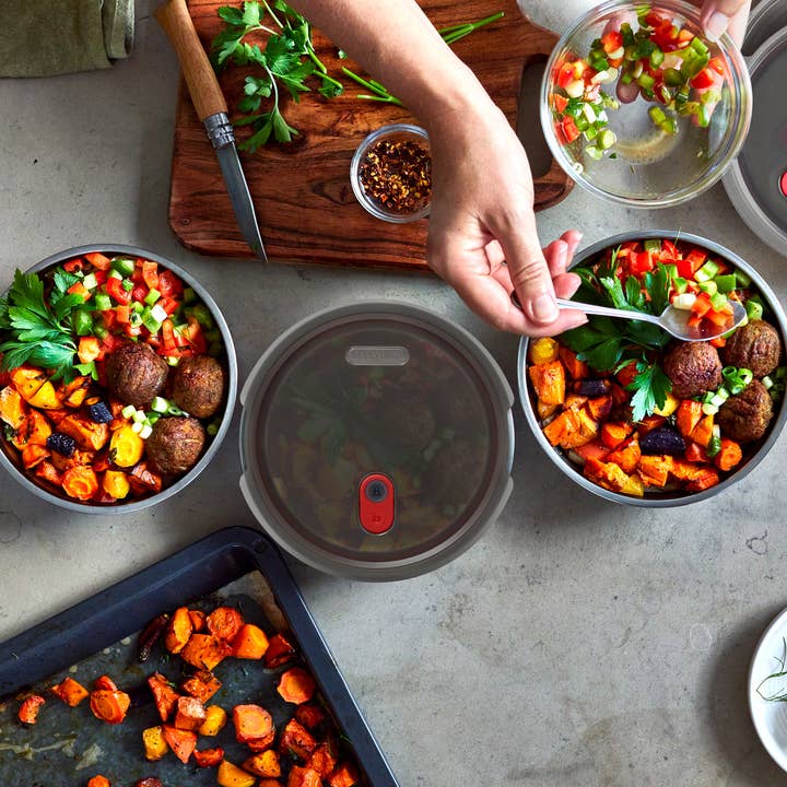 Apto para microondas, cuenco de acero multifunción, pequeño, 650 ml para venta al por mayor de Black + Blum Europe