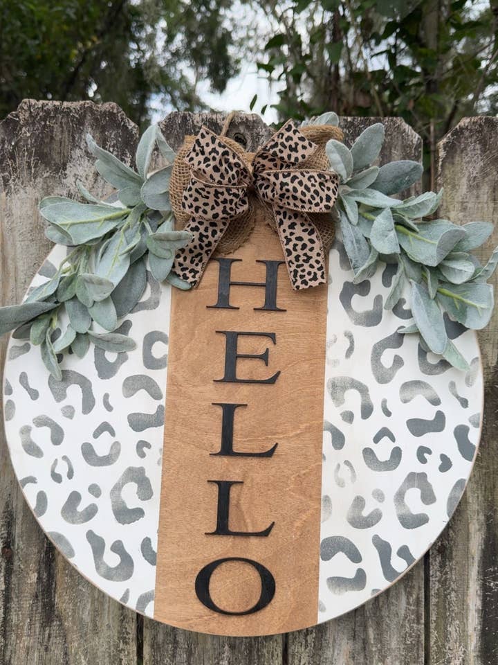 Porte-bonjour léopard blanc et gris pour la vente par MaeLynn’s