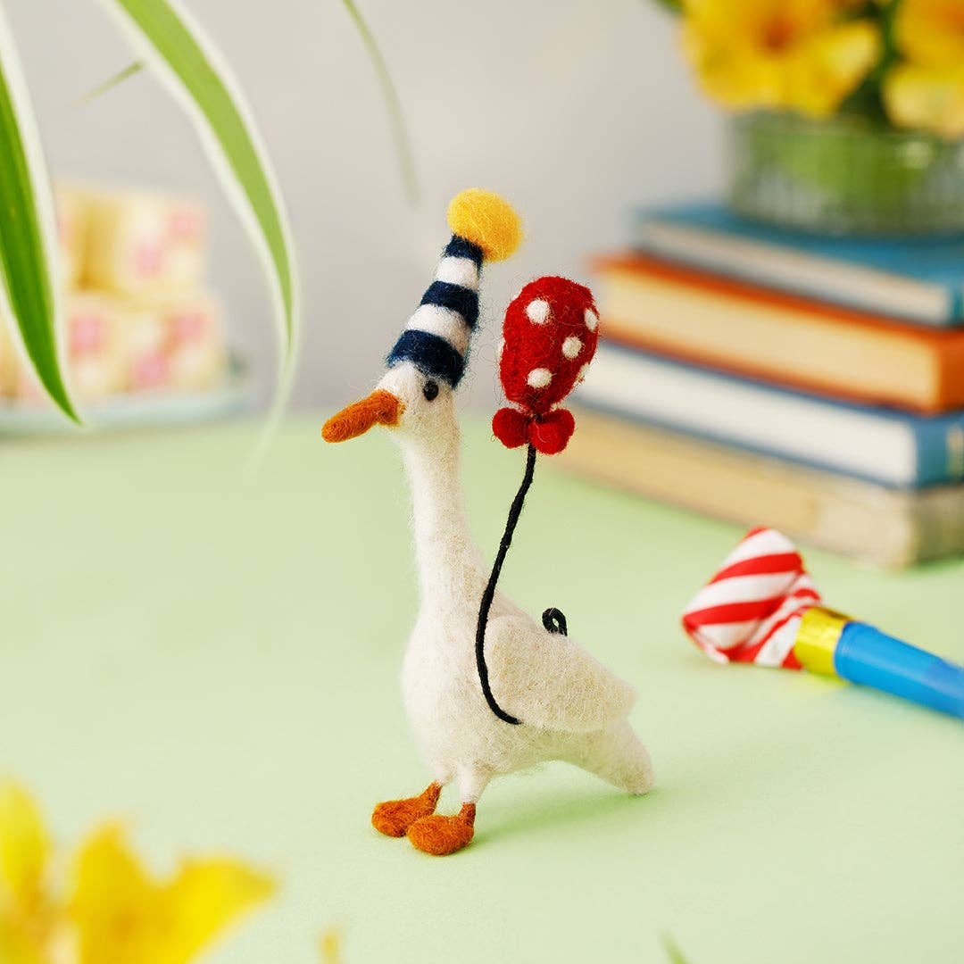 Sew Heart Felt – wholesale Decorative tabletop object – Pat the Party Duck1