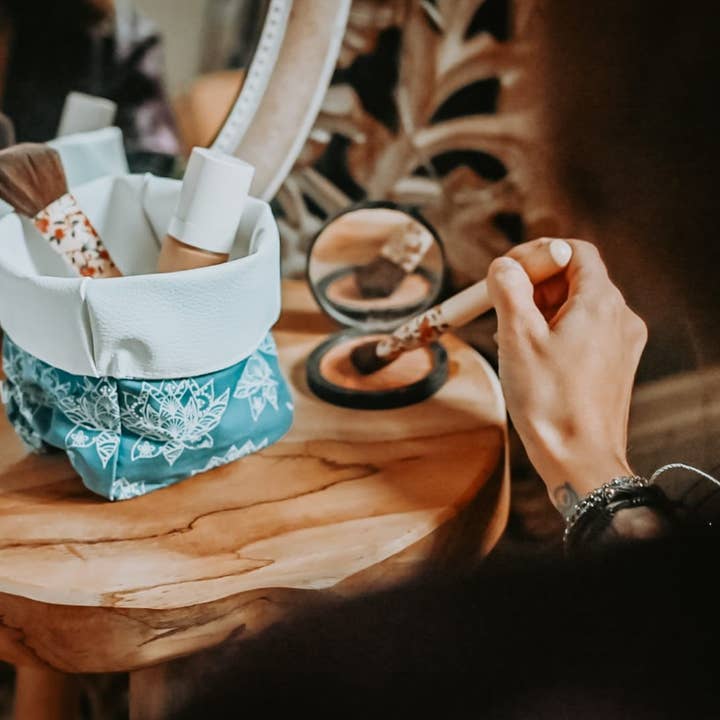 Coffret un vide poche et 7 lingettes Lotus turquoise pour la vente par Eugénie Design