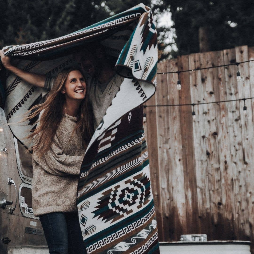 Wylde Brigade – Manta para sofá por atacado – Manta Reversível Azteca Cayambe8