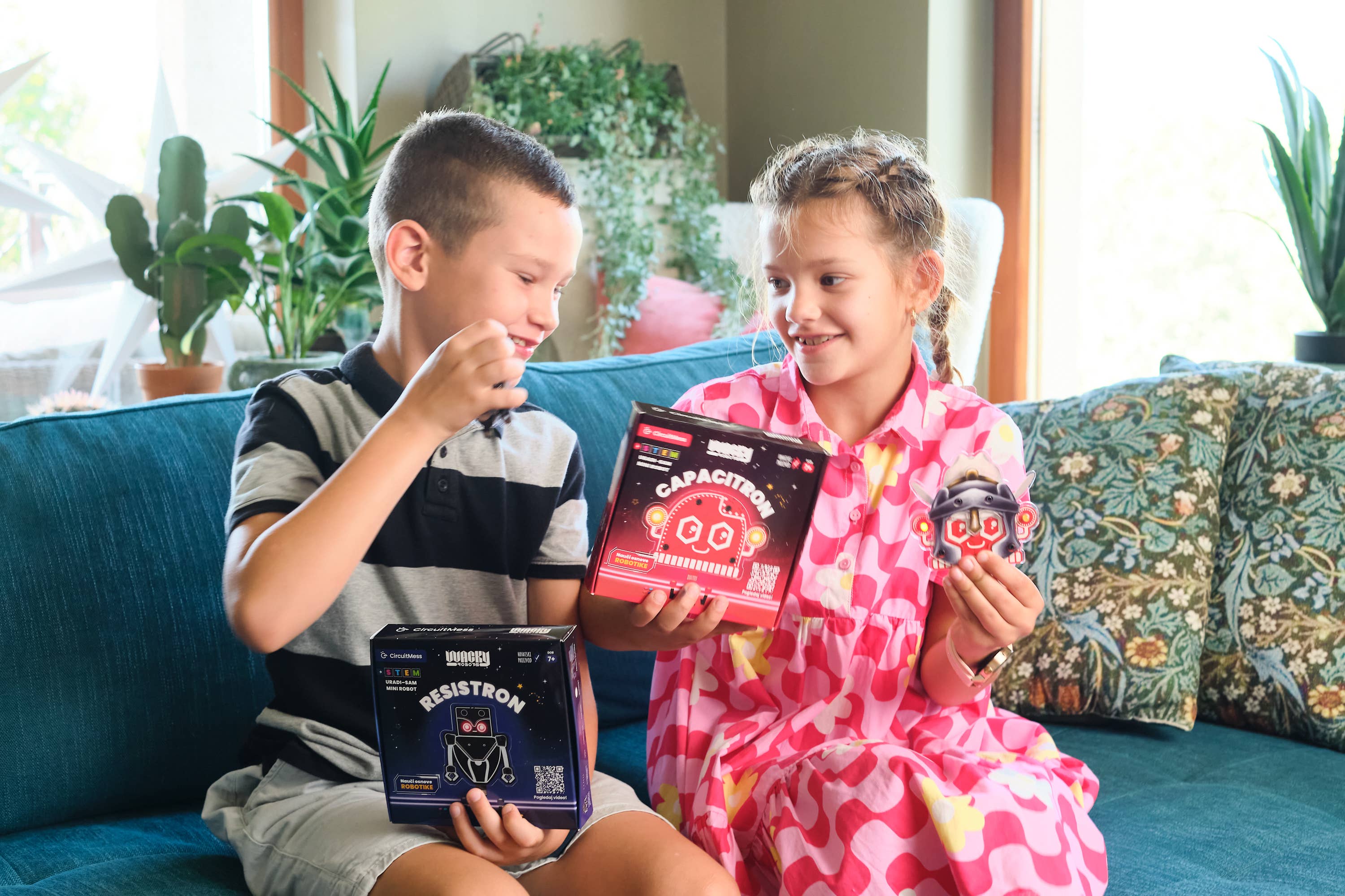 CircuitMess USA - Wholesale DIY Craft Kit - Kids - Wacky Robot Capacitron - DIY Mini Robot6