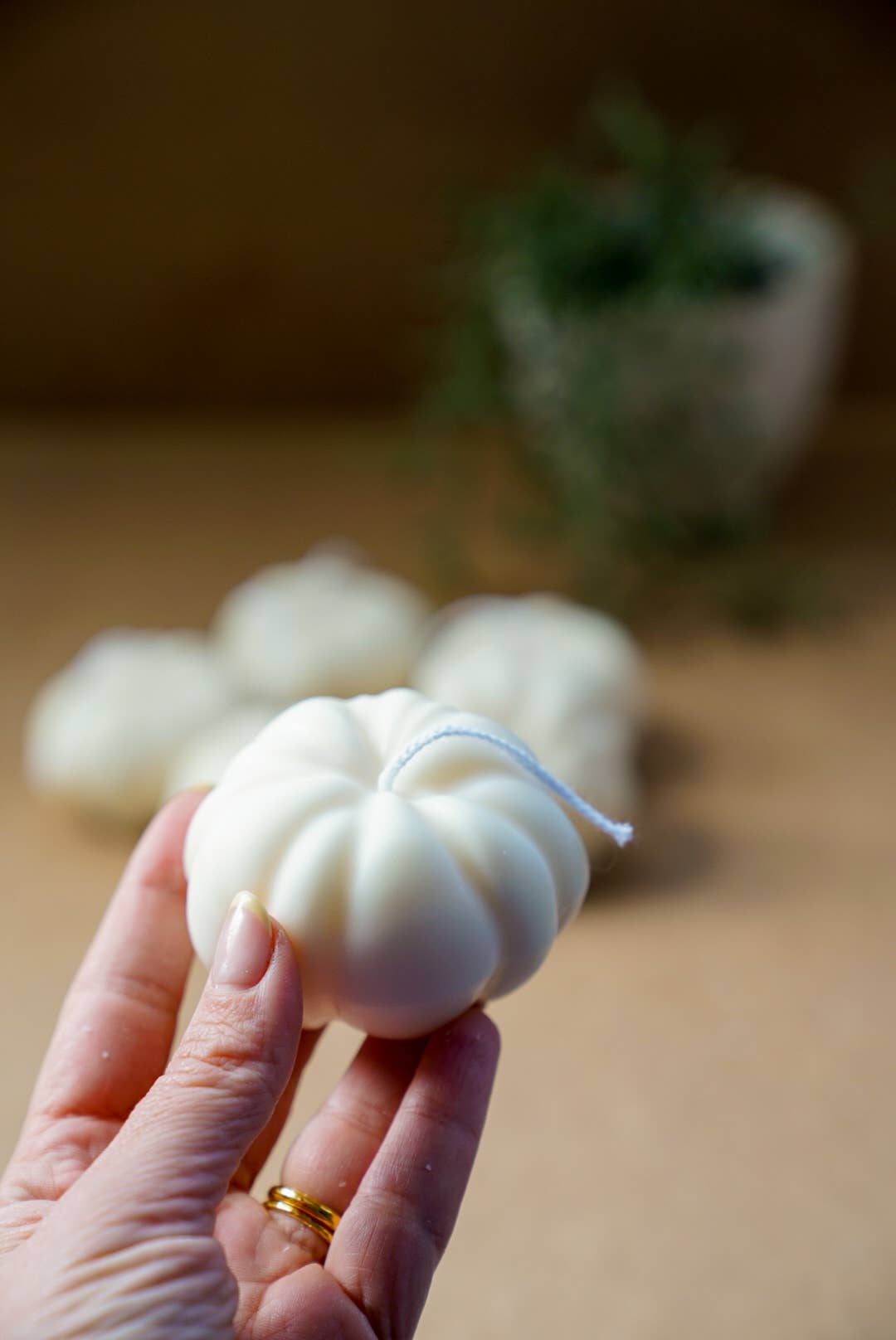 Gokican - Venta al por mayor Velas de diseño llamativo - Vela de calabaza otoñal hecha a mano con cera de soja para Halloween sin perfume0