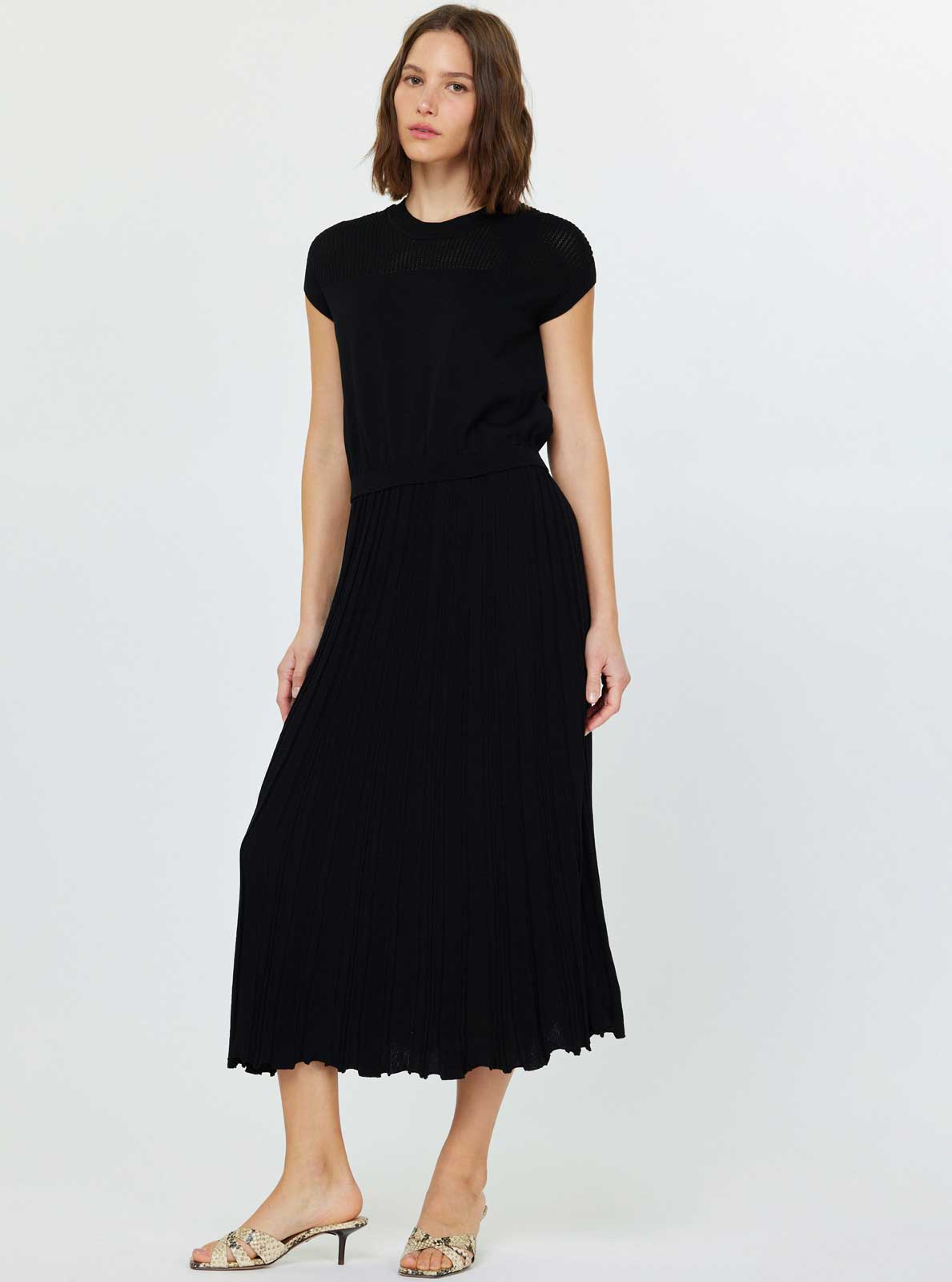 Black Pleated Knit Midi Dress for wholesale on Faire1