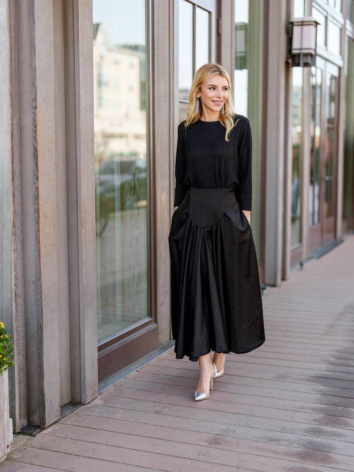 Circle Panel Rok Zwart Satijn voor wholesale door Level Collection