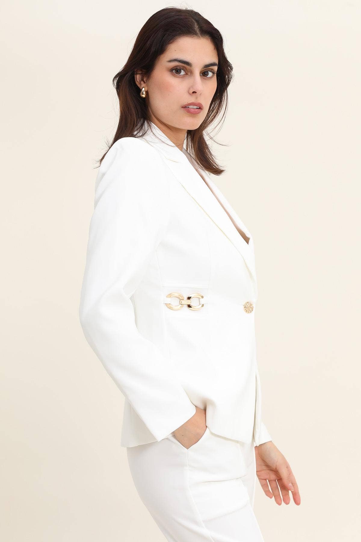 LULUMARY – Großhandel Jacke – Damen – Figurbetonter Blazer V279 mit Golddetails18