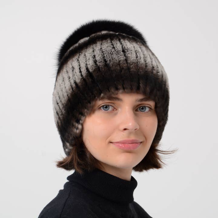 FurStyleUa - Vendita all'ingrosso Berretto - Donna - Cappello invernale da donna in pelliccia di coniglio con pompon, volpe artica