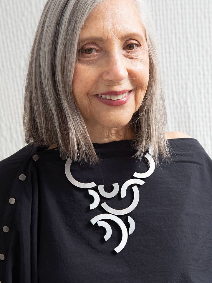 Mies Orbit Halskæde Stor - Sølv* for engroshandel hos Iskin Sisters