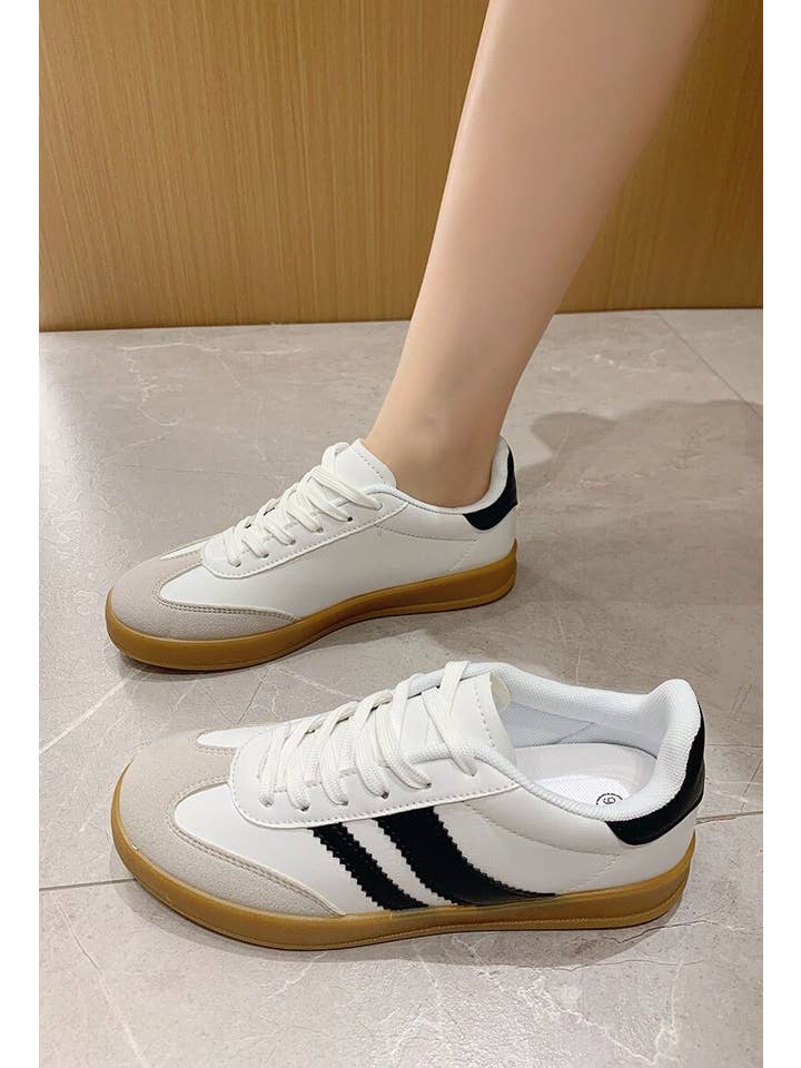 No Doubt Shoes – wholesale Sportsneakers - Dam – SNEAKERS FÖR KVINNOR MED PLATT SPETS MED SIDODETALJER
